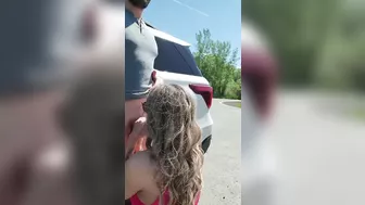 Amateur Hot Girl Gives Blowjob On Roadside