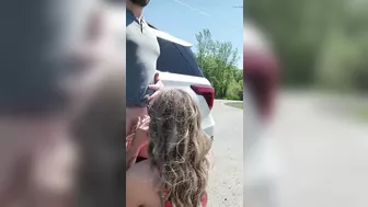 Amateur Hot Girl Gives Blowjob On Roadside