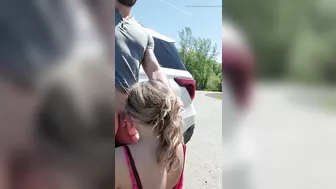 Amateur Hot Girl Gives Blowjob On Roadside