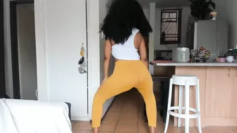 Booty Dancing Ebony, in leggings, sexy big-ass strip tease