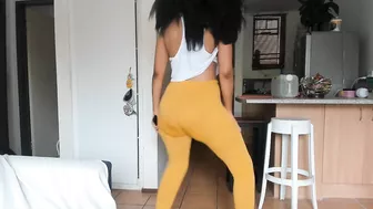 Booty Dancing Ebony, in leggings, sexy big-ass strip tease