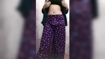 Aapni biwi ko hot yoga krte hue dekha aur sexy maal bana diya