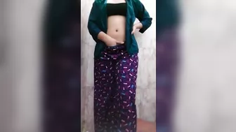 Aapni biwi ko hot yoga krte hue dekha aur sexy maal bana diya