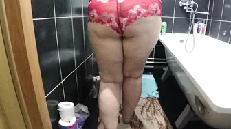 Pee. The husband installed a camera in the toilet and watches how the mature wife urinates. Voyeur. Home fetish. PAWG.