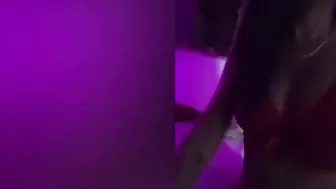 Hot Girl dancing brazilian ass