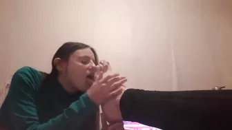 For fans of foot fetish and hookah - lesbian_illusion