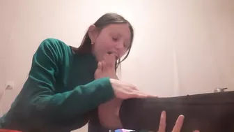 For fans of foot fetish and hookah - lesbian_illusion