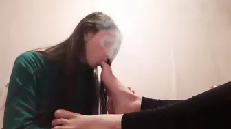 For fans of foot fetish and hookah - lesbian_illusion