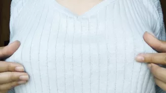 清楚な水色ニットから下品な巨乳と黒乳首を出してオナニーするチクニー中毒女♥️