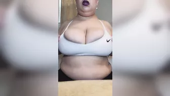 BBW titty bounce