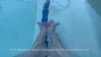 Artemisia Love POV feet fetish in the pool OF@BunnyLove Twitter:ArtemisiaLove9 IG:ArtemisiaLove_real