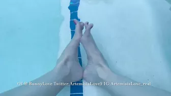 Artemisia Love POV feet fetish in the pool OF@BunnyLove Twitter:ArtemisiaLove9 IG:ArtemisiaLove_real