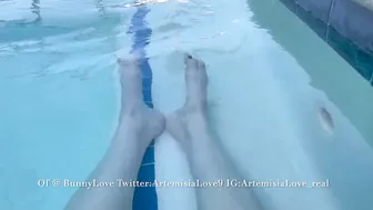 Artemisia Love POV feet fetish in the pool OF@BunnyLove Twitter:ArtemisiaLove9 IG:ArtemisiaLove_real