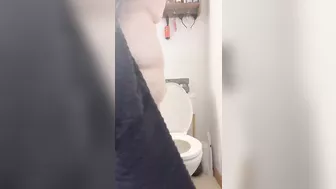 BBW MILF pees