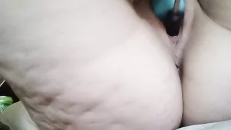 Putting objects in my pussy to get off