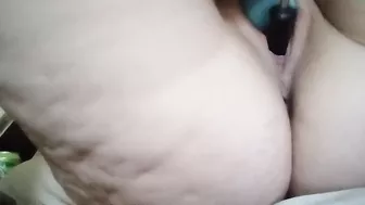 Putting objects in my pussy to get off