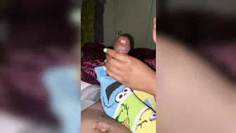 Big cumshot all over her socks hand an sockjob