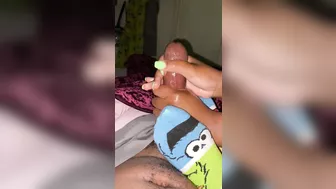 Big cumshot all over her socks hand an sockjob