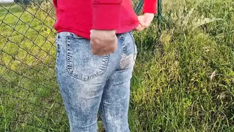 mom peeing outdoors - nice pussy