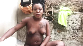 Black woman from Bahia bathing in a bucket in the backyard.