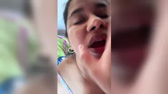 Beautiful Colombian asks for cum on her face