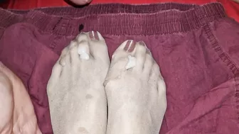 Cum on nylon feet