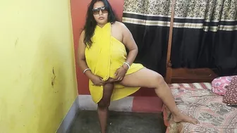 New married Indian bhabi fucking herself with green Vegetable