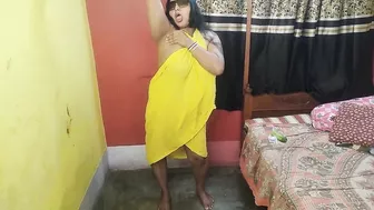 New married Indian bhabi fucking herself with green Vegetable