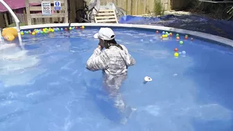 Onesie Wetlook in the Pool