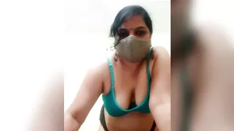 Bhabhi very hot dance for all.