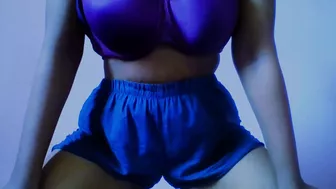 thick thigh bitch shaking her bun and breast