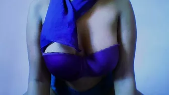 thick thigh bitch shaking her bun and breast