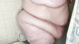 Watching my stepmother showing and masturbate with the shower head.