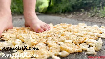 Foot Crushing Crisps