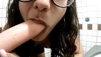 Algumas pessoas dizem que pareço com a MIA KHALIFA