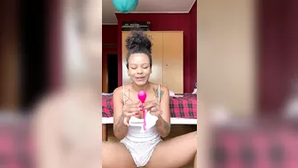 famous bitch showing her sextoy on haul