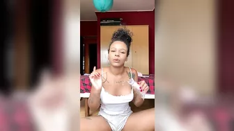 famous bitch showing her sextoy on haul