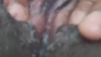 Pounding tight black pussy with a shaver handle (masterbation)