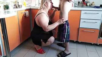 Mother-in-law caught in the kitchen, fucked in the mouth