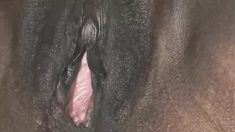 Sri Lankan Mature MILF gets pussy massaged with loud moan | ශානි අක්කිගෙ හුත්ත මසාජ්