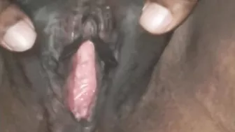 Sri Lankan Mature MILF gets pussy massaged with loud moan | ශානි අක්කිගෙ හුත්ත මසාජ්