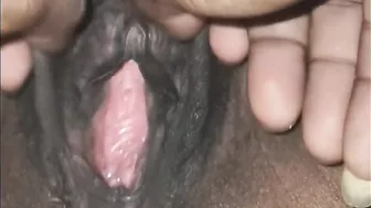 Sri Lankan Mature MILF gets pussy massaged with loud moan | ශානි අක්කිගෙ හුත්ත මසාජ්