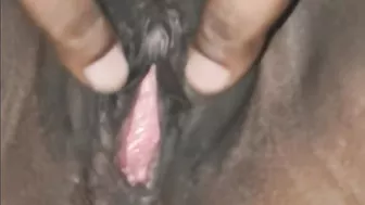 Sri Lankan Mature MILF gets pussy massaged with loud moan | ශානි අක්කිගෙ හුත්ත මසාජ්