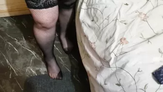 BBW changes her pantyhose and shows her ass and white skin