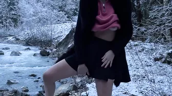 HILDE_FRENCH- ORGASM IN THE FOREST