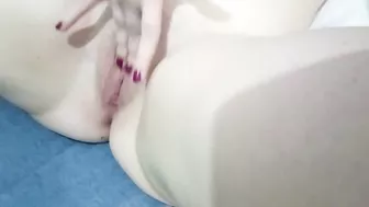 Strong morning orgasm of a wet girl