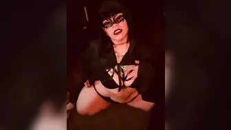 BBW masked girl loud moans