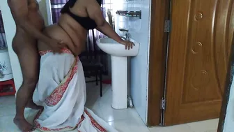 Indian desi MILF stepmom fucked by stepson in Hotel