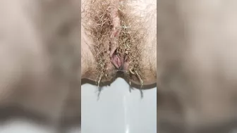 Hairy pussy pissing in the morning + bonus light farting