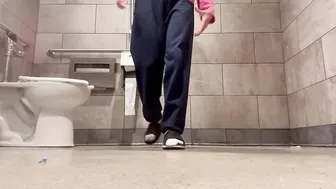 Fingering asshole in public bathroom❤️